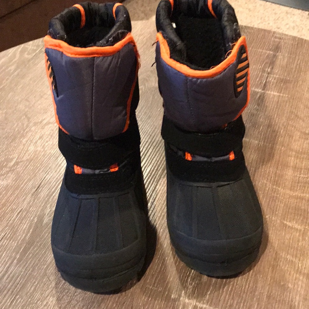 Kids boys size 13 snow boots black/orange